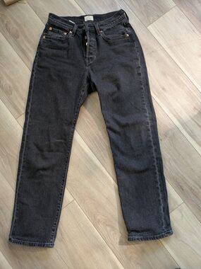 Levis 501 Curve Black Jeans